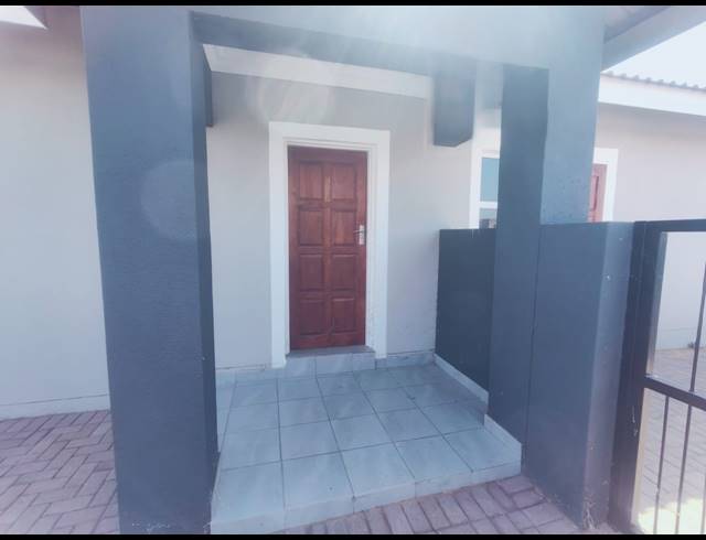 3 BEDROOM TOWNHOUSE FOR SALE IN ARCON PARK